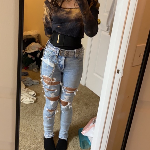 distressed high waisted blue jeans - Picture 3 of 3